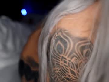 girl
        dee_waters cam image #2050470