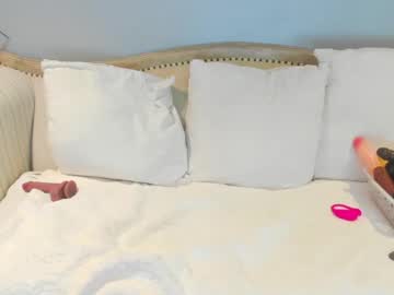 girl
        eatmygingersnapps cam image #3052210
