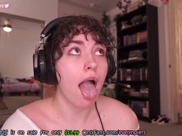 girl
        evelynpiers cam image #852821