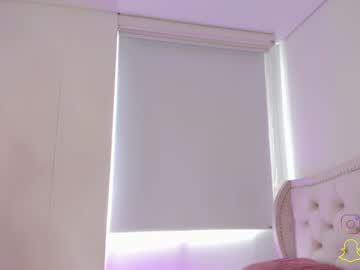 girl
        emma_dee cam image #2903662