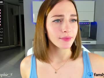 girl
        sophie_5 cam image #71970