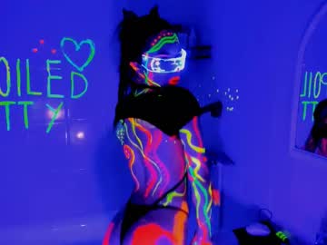 girl
        spoiled_kittty cam image #4342960