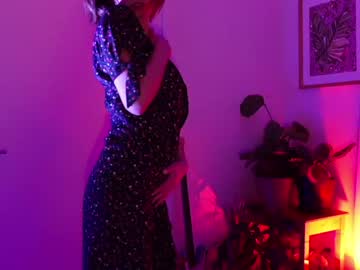 girl
        olive_nextdoor cam image #675501