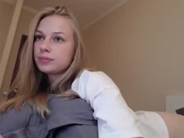 girl
        magic_couple13 cam image #1869541