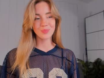 girl
        emmi_rosee cam image #2845682