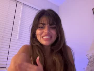 girl
        poutyselena cam image #2809674