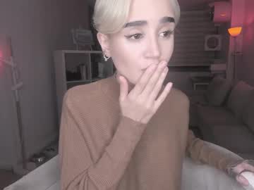 girl
        lonelly_lolly98 cam image #4073636
