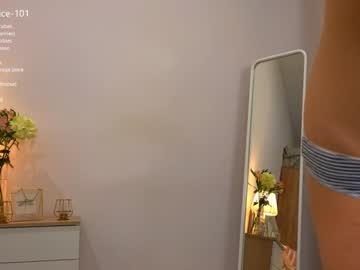 girl
        wanda_robinson cam image #3297633