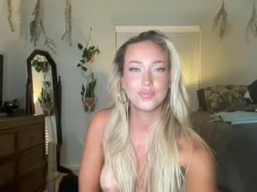 girl
        devina_white cam image #1245579