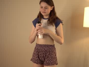 girl
        winniewest_ cam image #944613