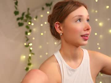girl
        april_blush cam image #4225957