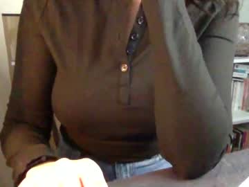girl
        lillyandhertoyy cam image #2256570