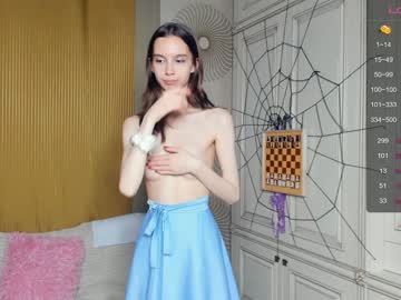 girl
        happiness_call cam image #1899413