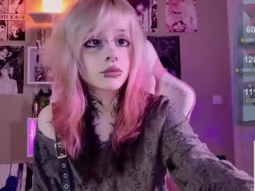 girl
        lollyshy__ cam image #4101551