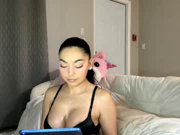 girl
        dreamy_gabriella01 cam image #3637840
