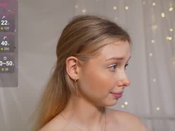 girl
        april_blush cam image #2836100