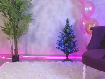 girl
        angelina_new cam image #2111954