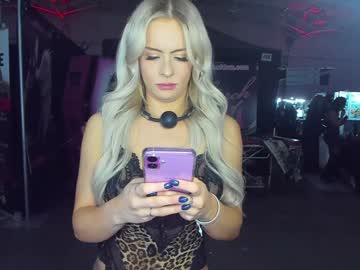 girl
        oliviaowens cam image #3523405