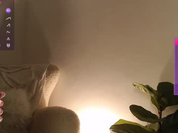 girl
        lucylia_ cam image #3919537