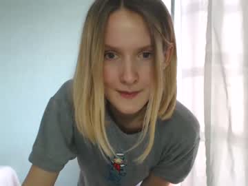 girl
        oh_lily cam image #2304055