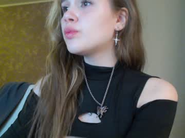 couple
        alyx1 cam image #2574095
