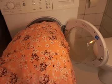 girl
        margarethowell cam image #2117649