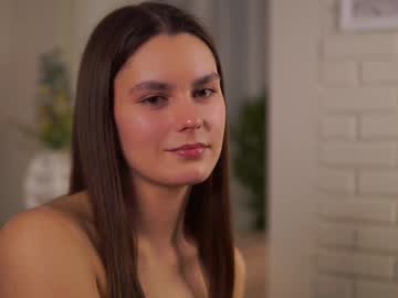 girl
        philomenacutsforth cam image #4066618