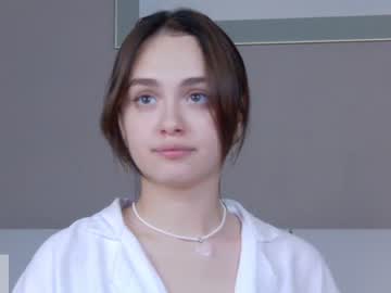 girl
        evi_wow cam image #1444873