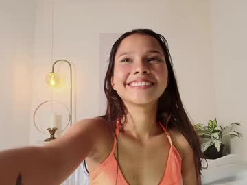girl
        marce_algara cam image #3678521