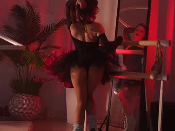girl
        kittycaitlin cam image #3886040