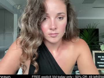 girl
        bloomyogi cam image #3149090