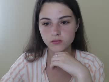 girl
        chamomile19 cam image #1294880