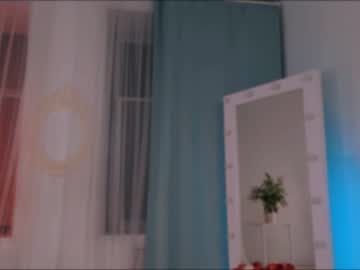 girl
        emmi_rosee cam image #2500619