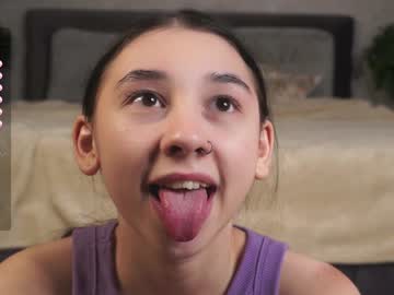 girl
        zarascarlett cam image #3800525