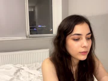 girl
        afinashy cam image #1799446