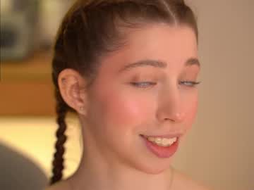 girl
        happyvivy cam image #4258190