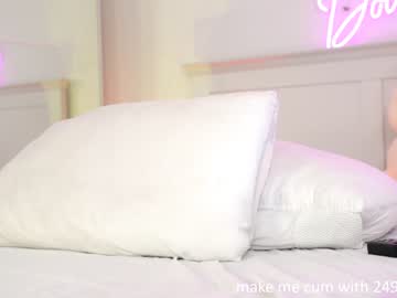 girl
        dovia cam image #1203342
