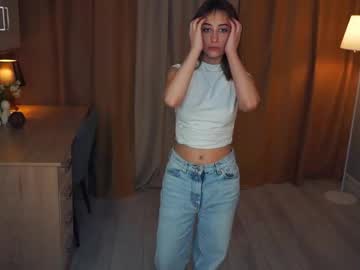 girl
        dieraalkins cam image #3269489