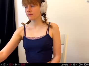 girl
        its_lily cam image #651032