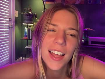 girl
        oliviahansleyy cam image #3693220