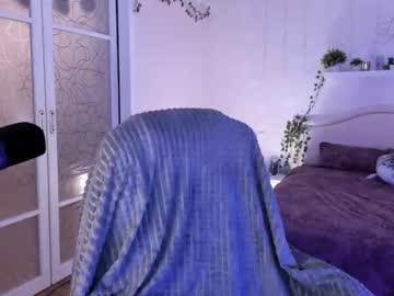 girl
        shesnotuwu cam image #3130647