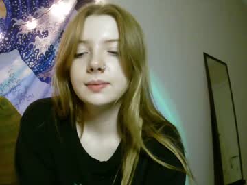 girl
        lillygoodgirl cam image #1249020