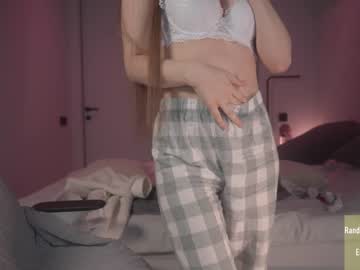 girl
        alice_kosmos cam image #1884835