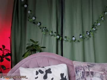 girl
        lika_moon cam image #1651007
