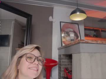 girl
        call__me_mommy cam image #1385811