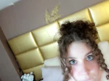 girl
        babydoll_bella cam image #4588515