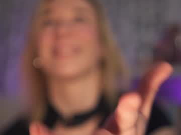 girl
        emily_fox_official cam image #3676531