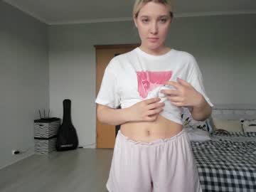 girl
        belle_ellie cam image #1274853