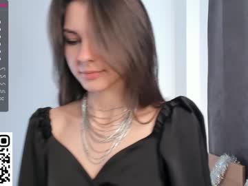 girl
        peek_in_my_window cam image #2115917