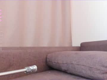 girl
        alice_lady2020 cam image #2557296